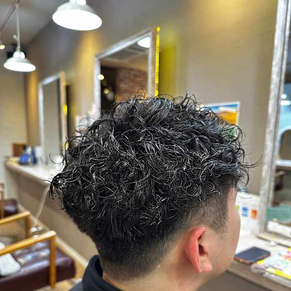 ツイストスパイラルパーマツーブロックマッシュメッシュフェード|HAIR MAKE ROSY 八軒店