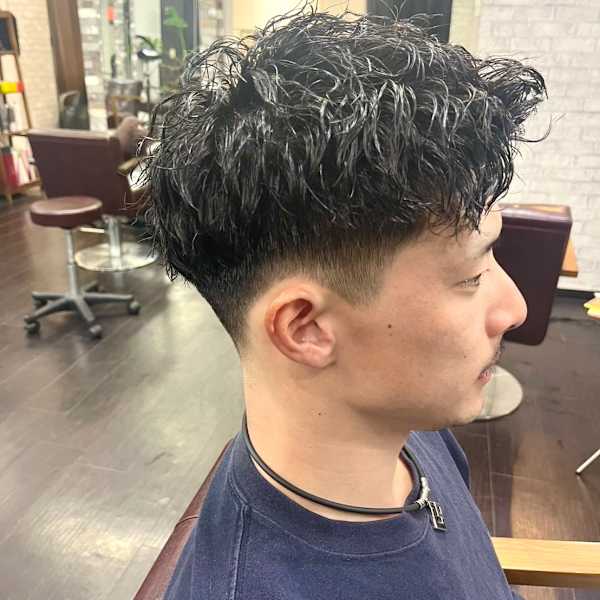 ツイストスパイラルパーマツーブロックマッシュメッシュフェード|HAIR MAKE ROSY 八軒店