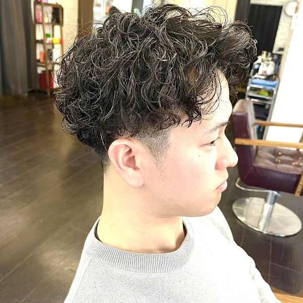 ツイストスパイラルパーマツーブロックマッシュメッシュフェード|HAIR MAKE ROSY 八軒店