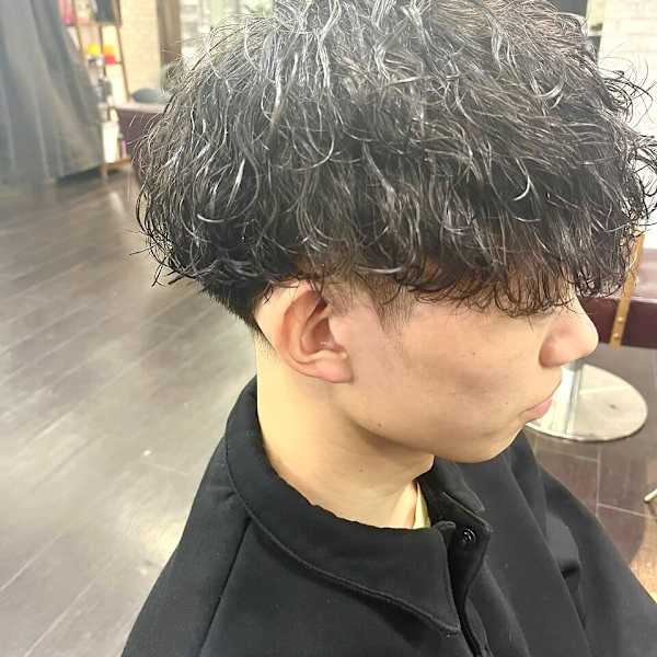 ツイストスパイラルパーマツーブロックマッシュメッシュフェード|HAIR MAKE ROSY 八軒店