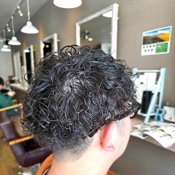 ツイストスパイラルパーマツーブロックマッシュメッシュフェード|HAIR MAKE ROSY 八軒店