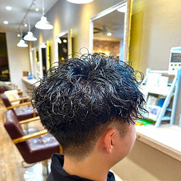 ツイストスパイラルパーマツーブロックマッシュメッシュフェード|HAIR MAKE ROSY 八軒店