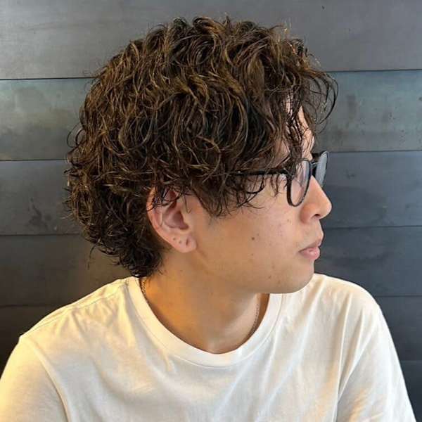 センターパート スパイラルパーマ ミディアムパーマ|全室完全個室 THIS IS BARBER 4th