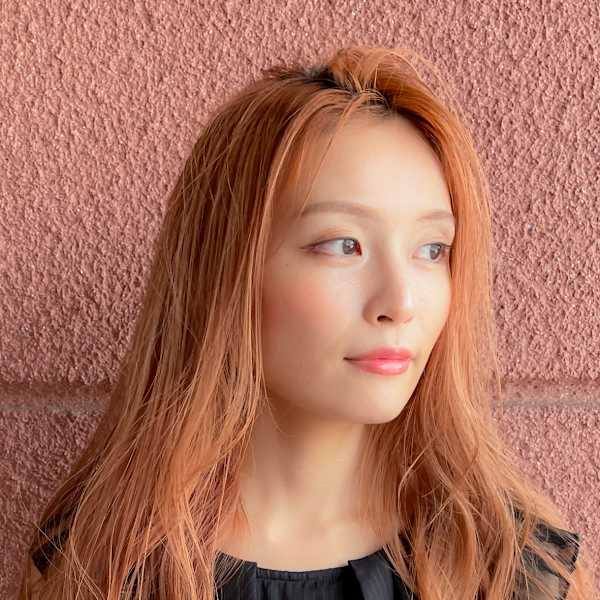 ツヤ感たっぷりのロングヘア