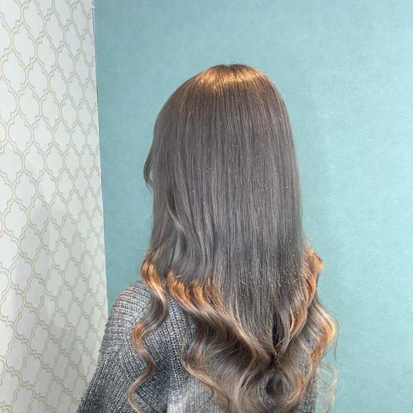 スモーキーグレーでロングに♪