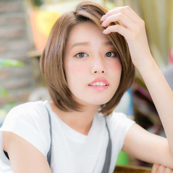 アシンメトリー前下がり切りっぱなしボブディ くすみベージュ