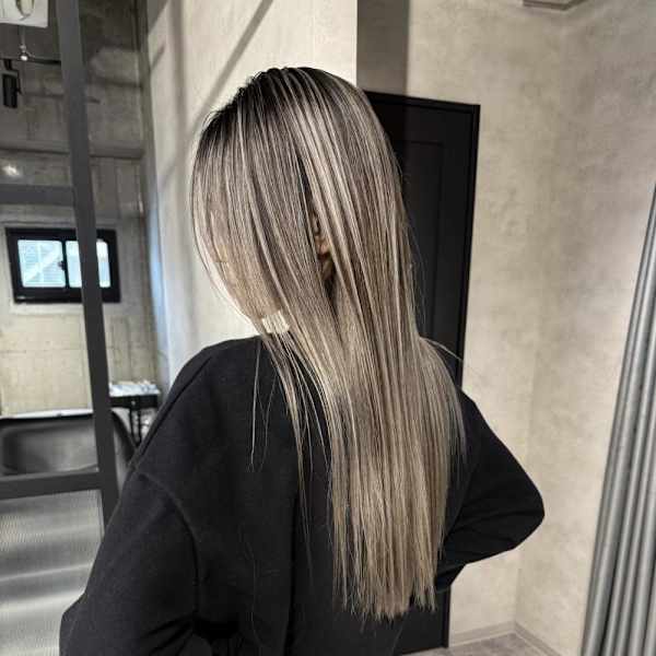 ★顔周りや襟足が暗くならないバレイヤージュ★