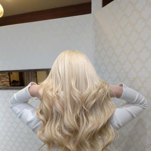 ハイトーンブリーチカラーで明るくイメチェン