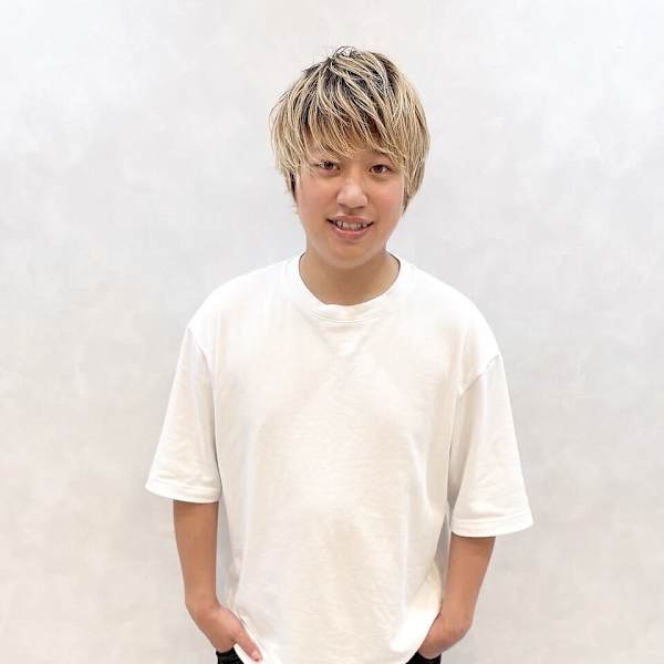 Agu hair tela 武蔵小杉店【アグヘアーテラ ムサシコスギテン】のスタッフ紹介。前澤　晋之介