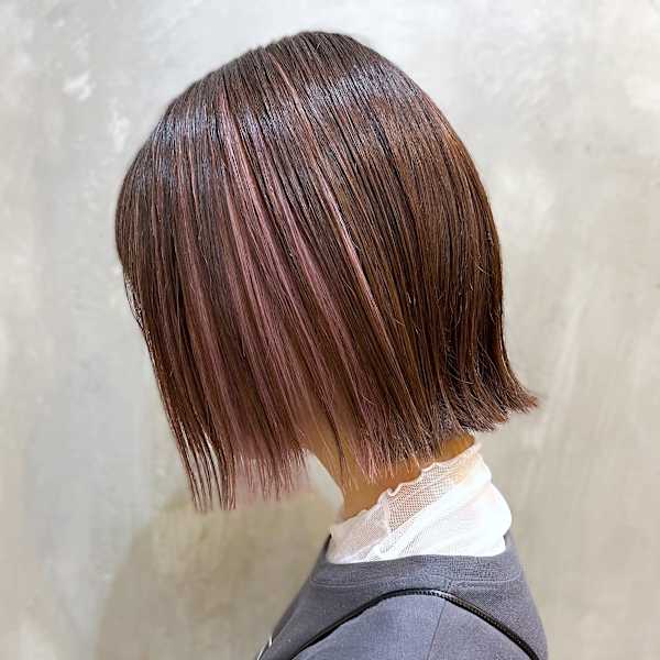 切りっぱなしボブ×インナーカラー × ピンク系　
