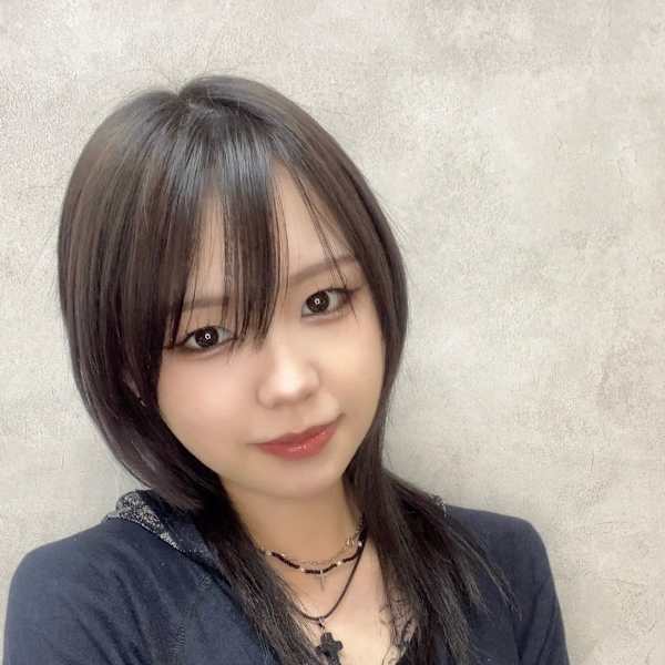 nail&eye LinNe【ネイルアンドアイ リンネ】のスタッフ紹介。ヒメカ