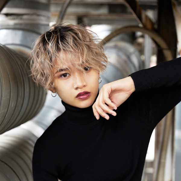 エッジを効かせたベリーショートパーマスタイル