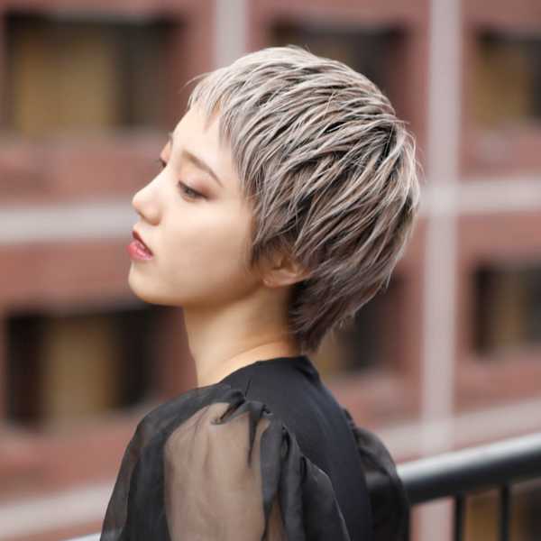 金髪ベリーショート×ボウズ伸びかけ女子