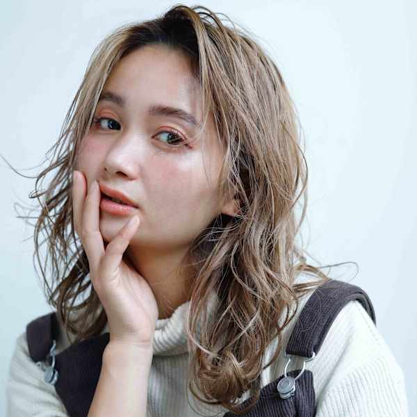 ダブルカラーシルバーベージュセミロング