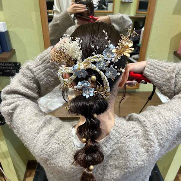 《HELLO'S 栄町店》 ヘアアレンジ
