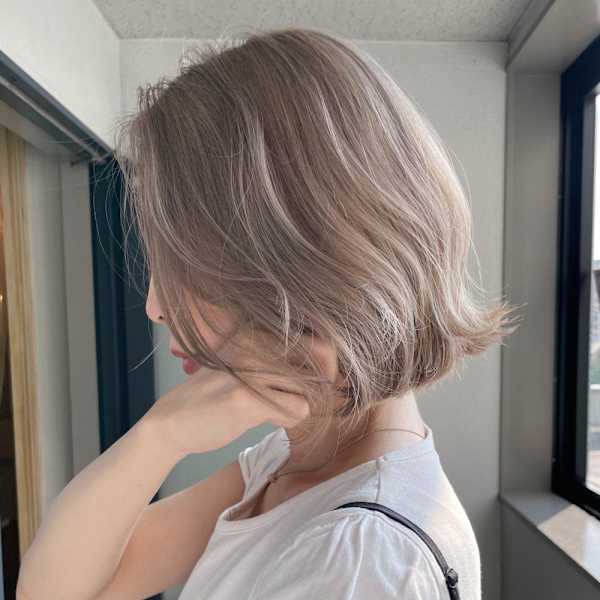 ペールベージュ_ ホワイトグレージュ