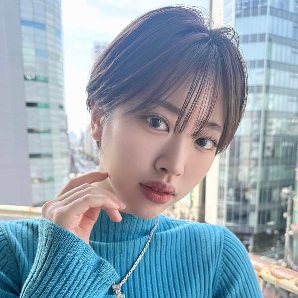 20代30代シースルーバング愛されショート