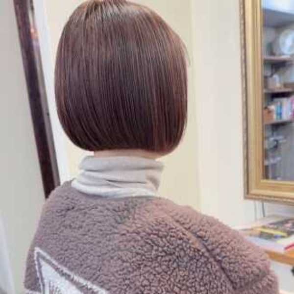大人小顔似合わせボブヘア。