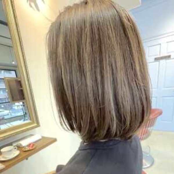 大人小顔似合わせボブヘア。