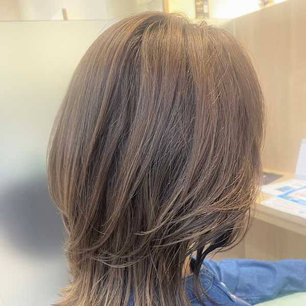 《美髪ツヤカラー》オレンジベージュハイライト×くびれヘア