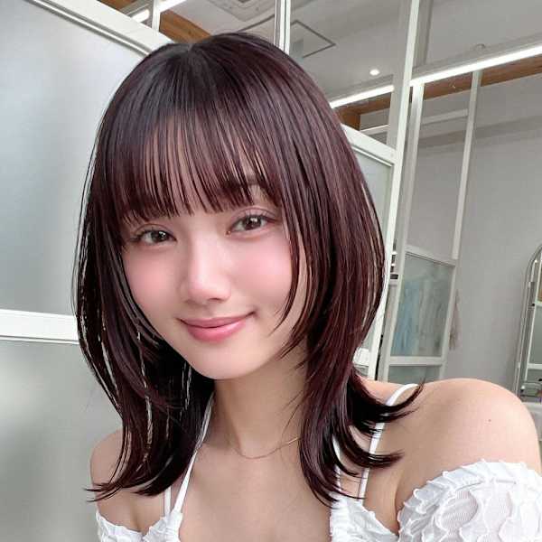 韓国風美髪外ハネボブくびれミディアムレイヤーワイドバング 