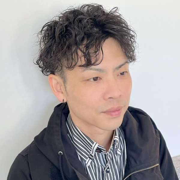 スパイラルパーマ センターパート ツーブロック