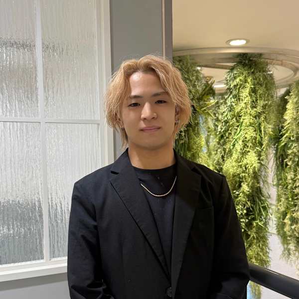 HAIR & MAKE EARTH 銀座店【ヘアメイクアース ギンザテン】のスタッフ紹介。音喜多 優也