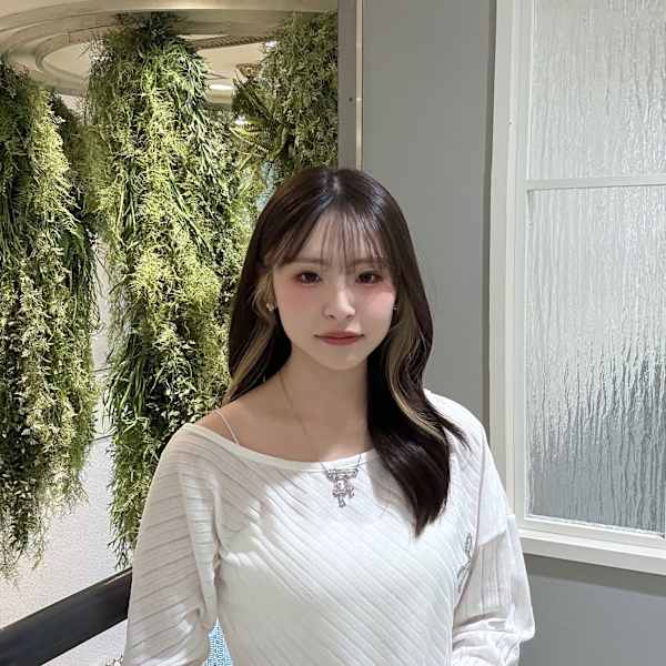 HAIR & MAKE EARTH 銀座店【ヘアメイクアース ギンザテン】のスタッフ紹介。鈴木 美香