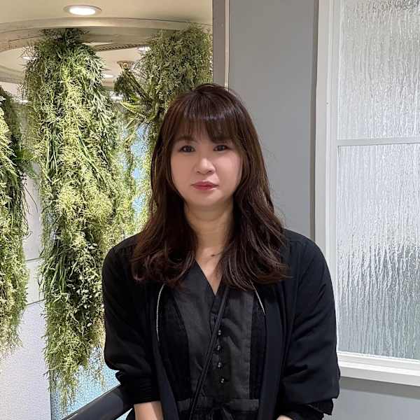 HAIR & MAKE EARTH 銀座店【ヘアメイクアース ギンザテン】のスタッフ紹介。土屋 友美