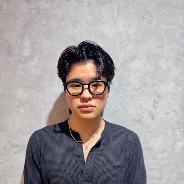 HAIR & MAKE EARTH 相模大野店【ヘアメークアース サガミオオノテン】のスタッフ紹介。鴨川 育弥