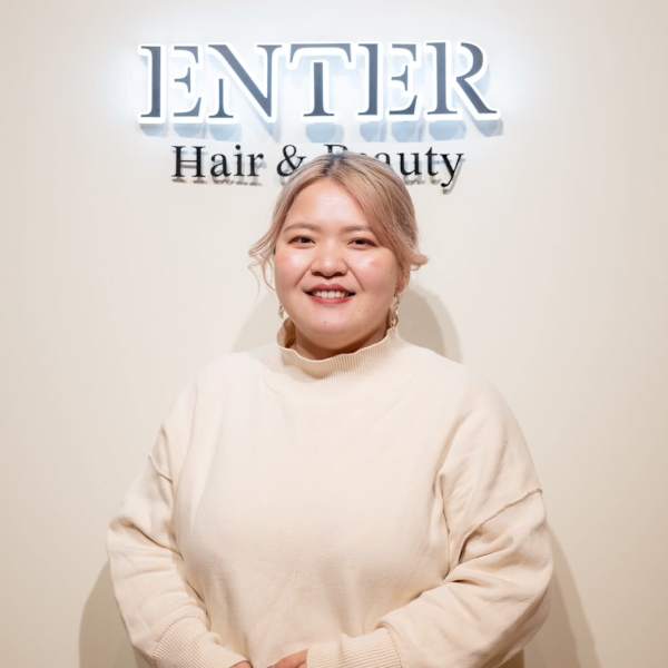 ENTER 天神店 髪質改善/ケアブリーチ/ダブルカラー【エンター テンジンテン カミシツカイゼンケアブリーチダブルカラー】のスタッフ紹介。MANAKA