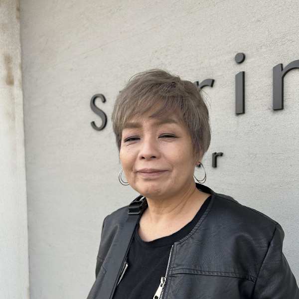 グレーベージュ