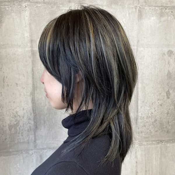 ミディアム ウルフカット ハイライト アッシュカラー|ROCA by teatro hair salon