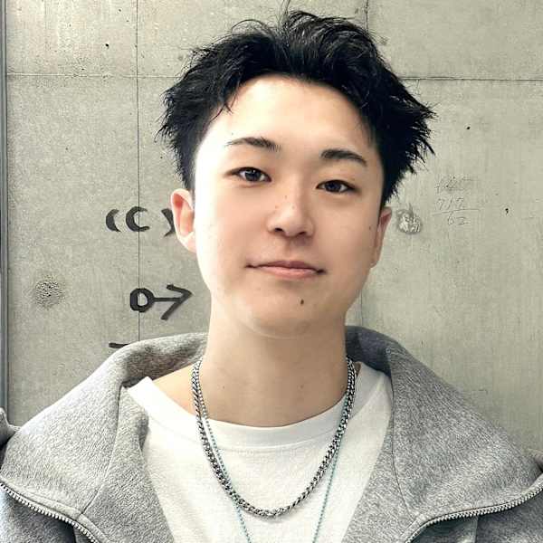 Men's hair Hui横浜センター北店【メンズヘアフイヨコハマセンターキタ】のスタッフ紹介。中島 亮