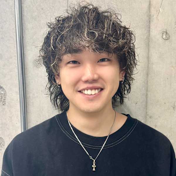 Men's hair Hui横浜センター北店【メンズヘアフイヨコハマセンターキタ】のスタッフ紹介。須藤 叶也