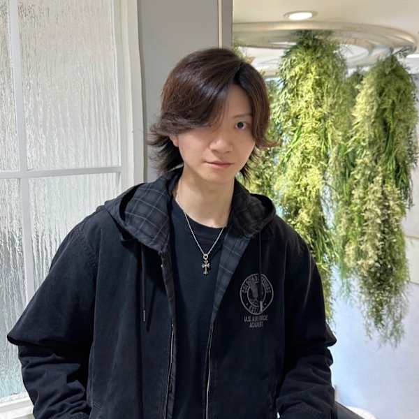 HAIR & MAKE EARTH 銀座店【ヘアメイクアース ギンザテン】のスタッフ紹介。上村 潤平