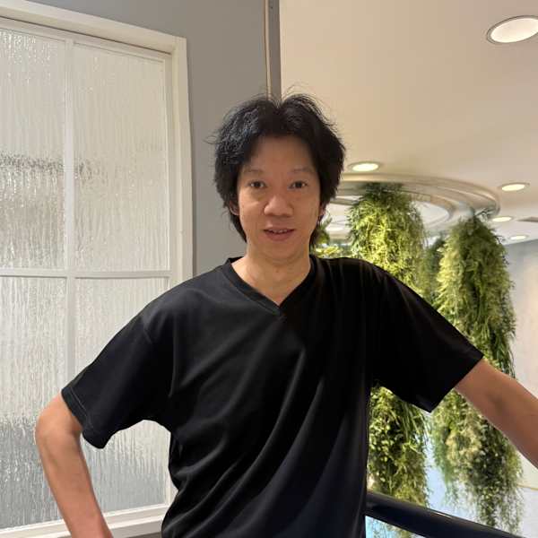 HAIR & MAKE EARTH 銀座店【ヘアメイクアース ギンザテン】のスタッフ紹介。山崎 実