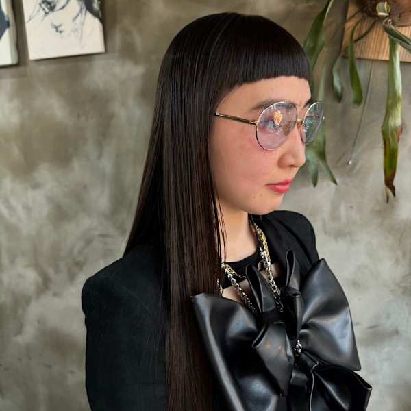 オンまゆ前髪＋サラサラロングヘア