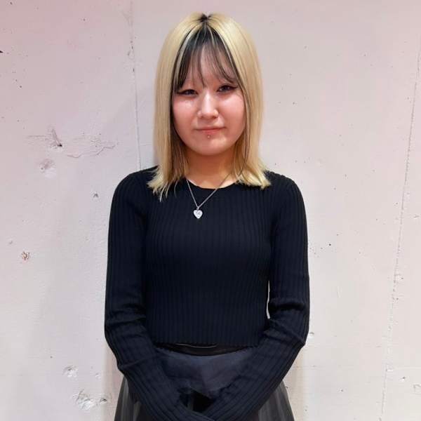 【全席半個室サロン】Natural 渋谷店【ナチュラル シブヤテン】のスタッフ紹介。上岡 玲奈