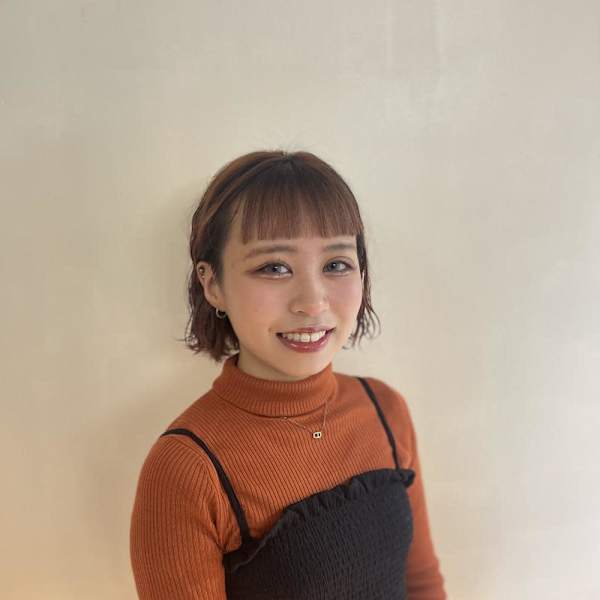 Stilla smooth【スティラスムース】のスタッフ紹介。レイナ