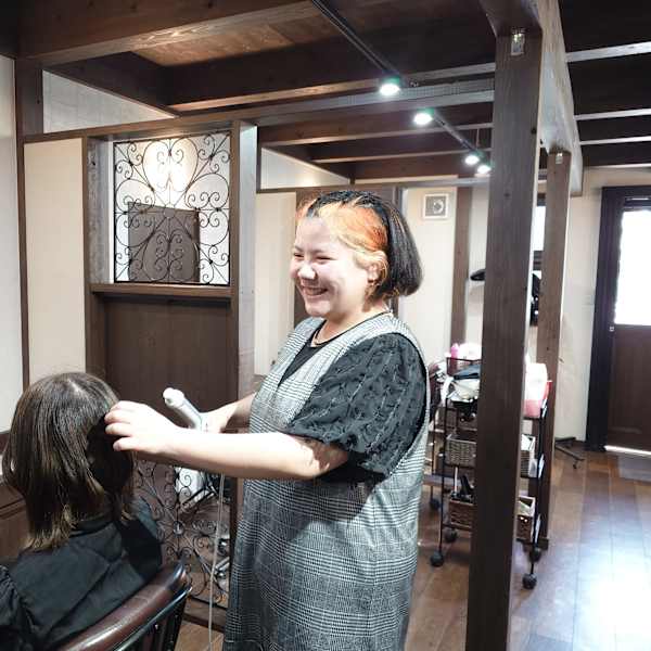 hair design Rinto【リント】のスタッフ紹介。白井 ゆみ