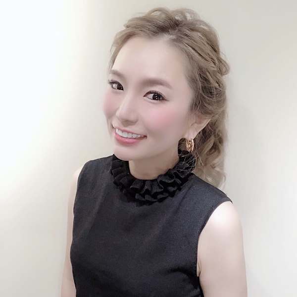 HAIR MAKE SALON Gallis 北新地店 【ヘアメイクサロン ギャリス】【ヘアメイクサロン ギャリス キタシンチテン】のスタッフ紹介。米本 磨耶