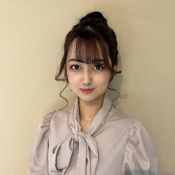 HAIR MAKE SALON Gallis 北新地店 【ヘアメイクサロン ギャリス】【ヘアメイクサロン ギャリス キタシンチテン】のスタッフ紹介。中山 葵