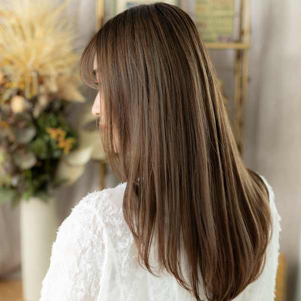 グレーベージュ小顔エアストレートワンカール 細めハイライト|COVER HAIR bliss【カバーヘア ブリス】大宮/大宮西口店