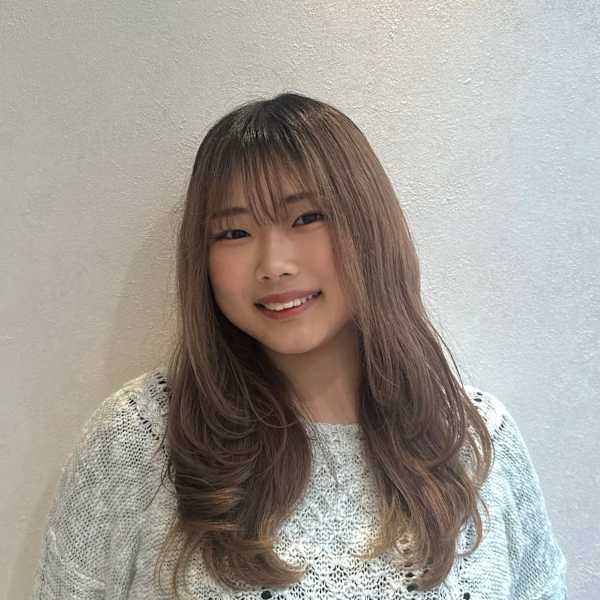 HAIR & MAKE EARTH 横浜店【ヘアメイクアース ヨコハマテン】のスタッフ紹介。築紫 真実
