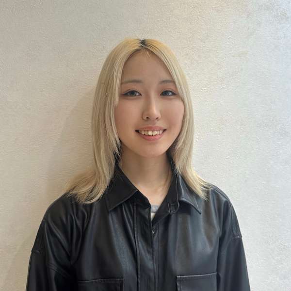 HAIR & MAKE EARTH 横浜店【ヘアメイクアース ヨコハマテン】のスタッフ紹介。櫻井 彩名