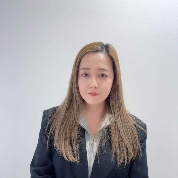 HAIR & MAKE EARTH 高田馬場店【ヘアメイクアース タカダノババテン】のスタッフ紹介。小林 眞澄