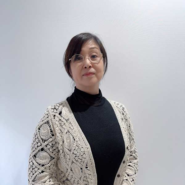 HAIR & MAKE EARTH 高田馬場店【ヘアメイクアース タカダノババテン】のスタッフ紹介。岩田 久美子