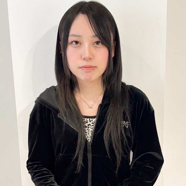 【全席半個室サロン】Natural 仙台長町店【ナチュラル センダイナガマチテン】のスタッフ紹介。栗崎 優里亜