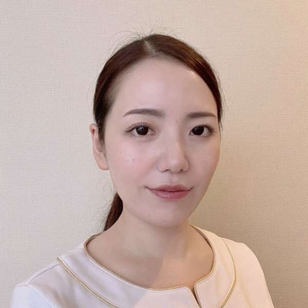 隆鼻矯正専門店 Raplit 美鼻&小顔 銀座店【ラプリ】【リュウビキョウセイセンモンテン ラプリ ビハナアンドコガオ ギンザテン】のスタッフ紹介。アオウ メグミ